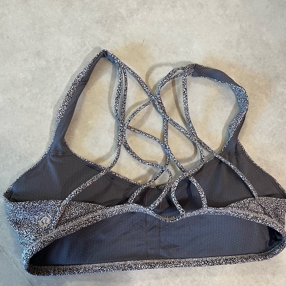 Lululemon sports bra. Size 10. Pads in. Crisscross back. Gray Black White - Picture 3 of 5